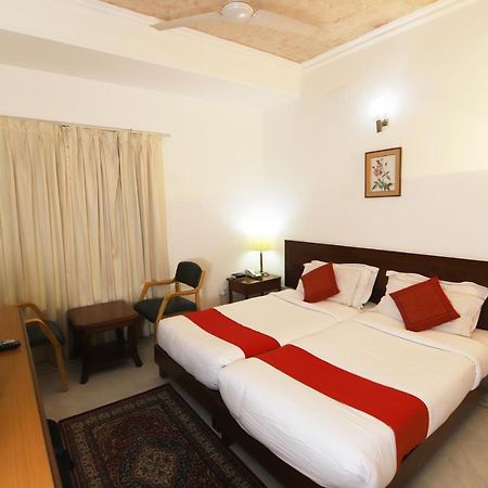 Hotel Palm Greens Nuova Delhi Esterno foto