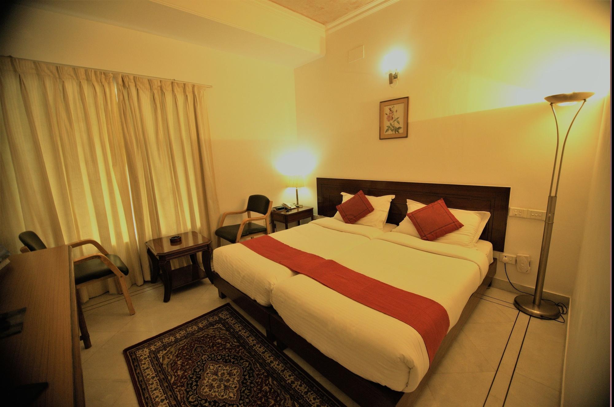 Hotel Palm Greens Nuova Delhi Esterno foto