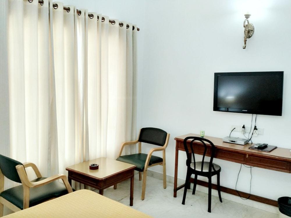 Hotel Palm Greens Nuova Delhi Esterno foto