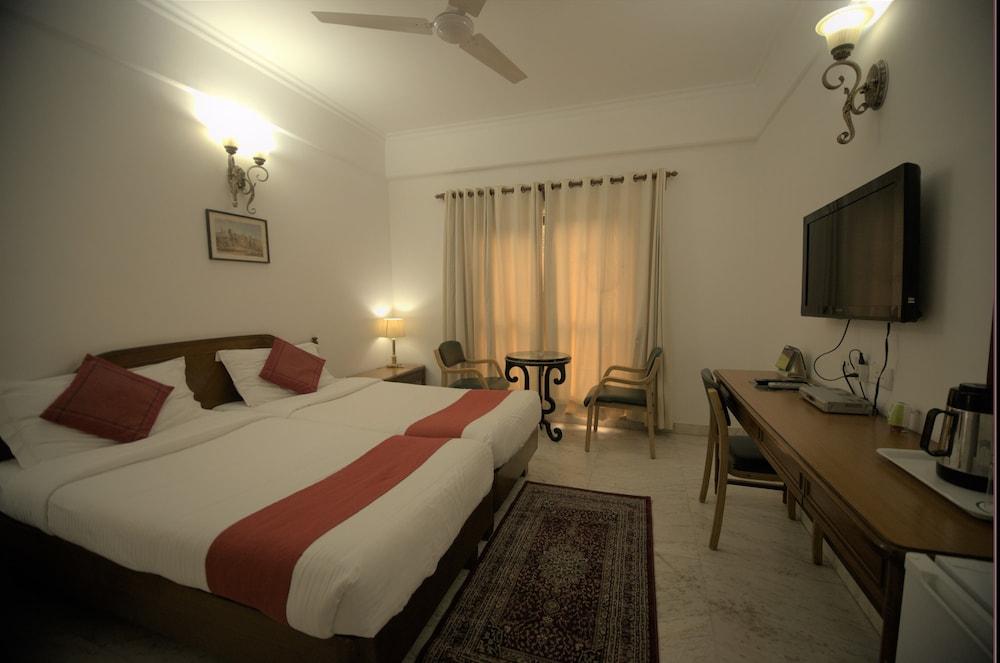 Hotel Palm Greens Nuova Delhi Esterno foto