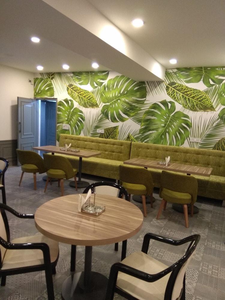 Hotel Palm Greens Nuova Delhi Esterno foto