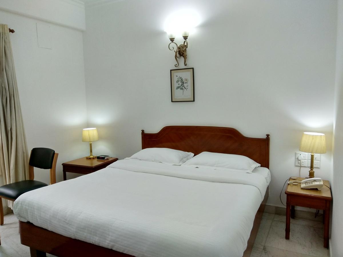 Hotel Palm Greens Nuova Delhi Esterno foto