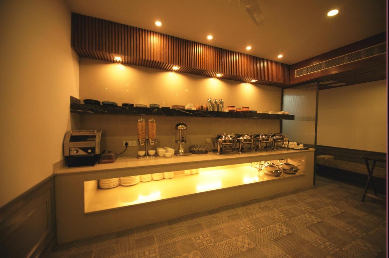 Hotel Palm Greens Nuova Delhi Esterno foto