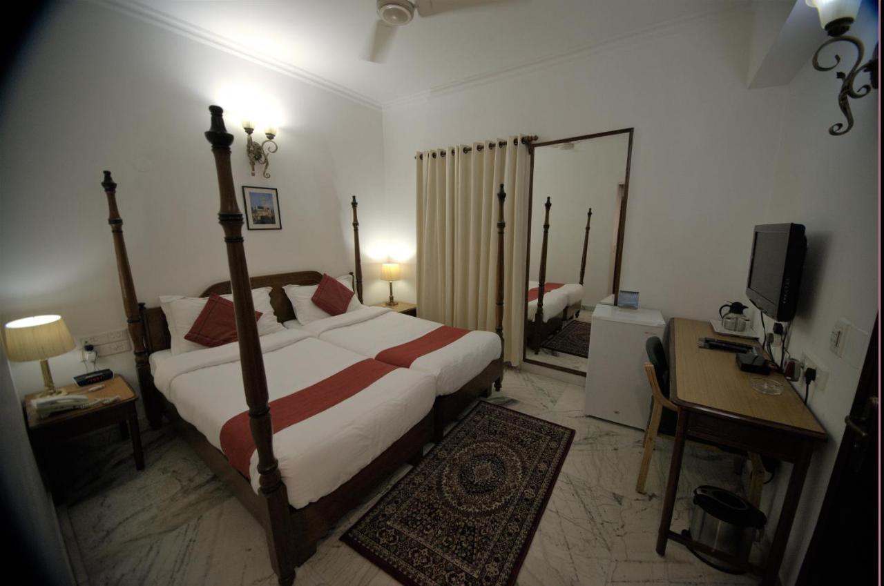 Hotel Palm Greens Nuova Delhi Esterno foto