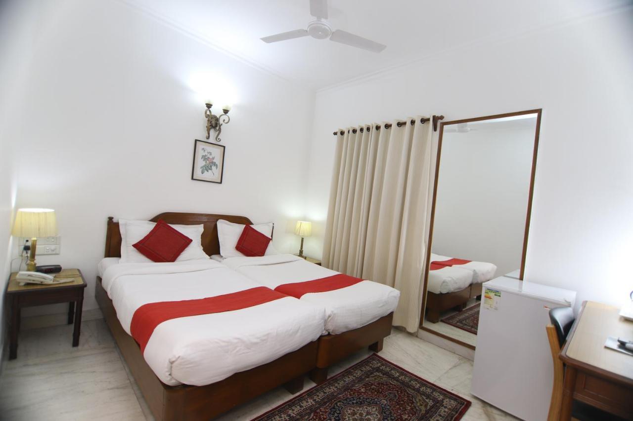 Hotel Palm Greens Nuova Delhi Esterno foto