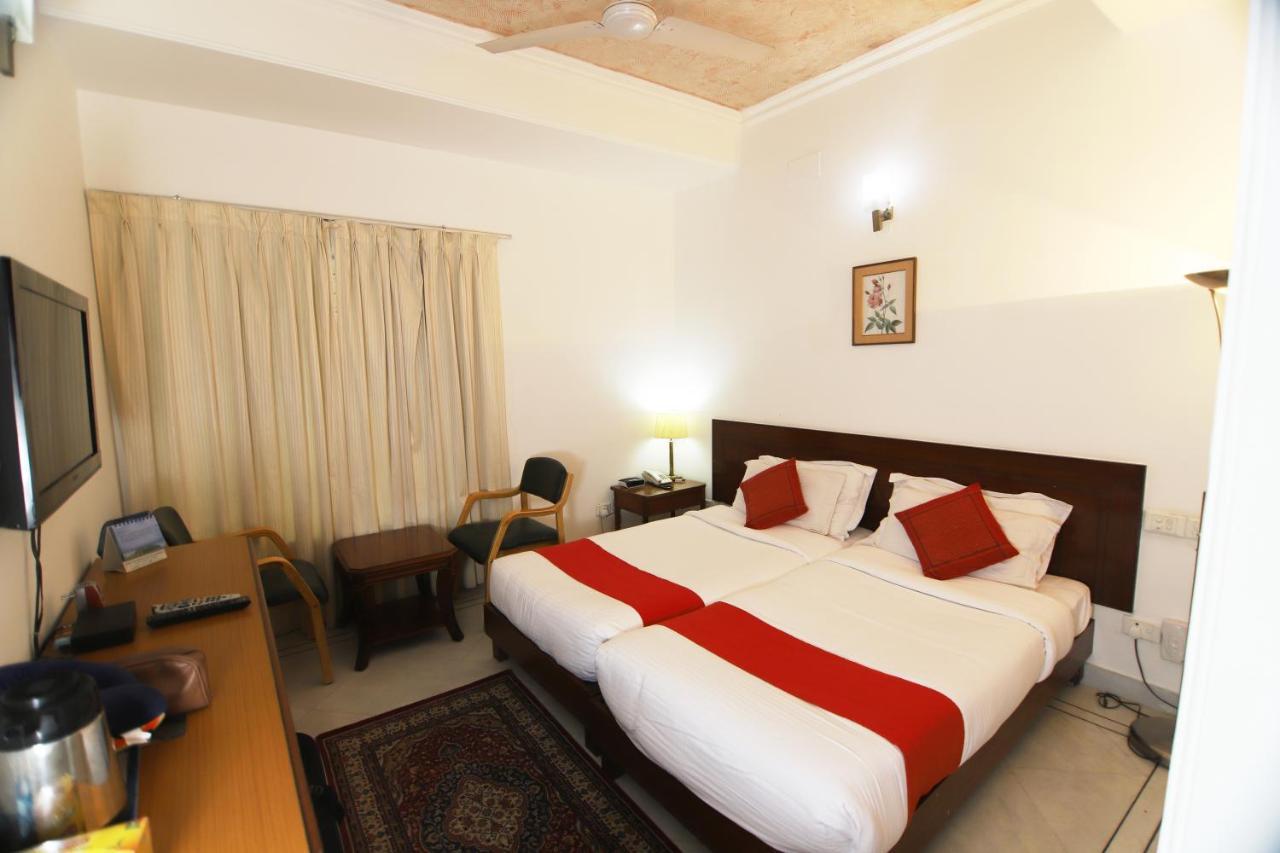 Hotel Palm Greens Nuova Delhi Esterno foto
