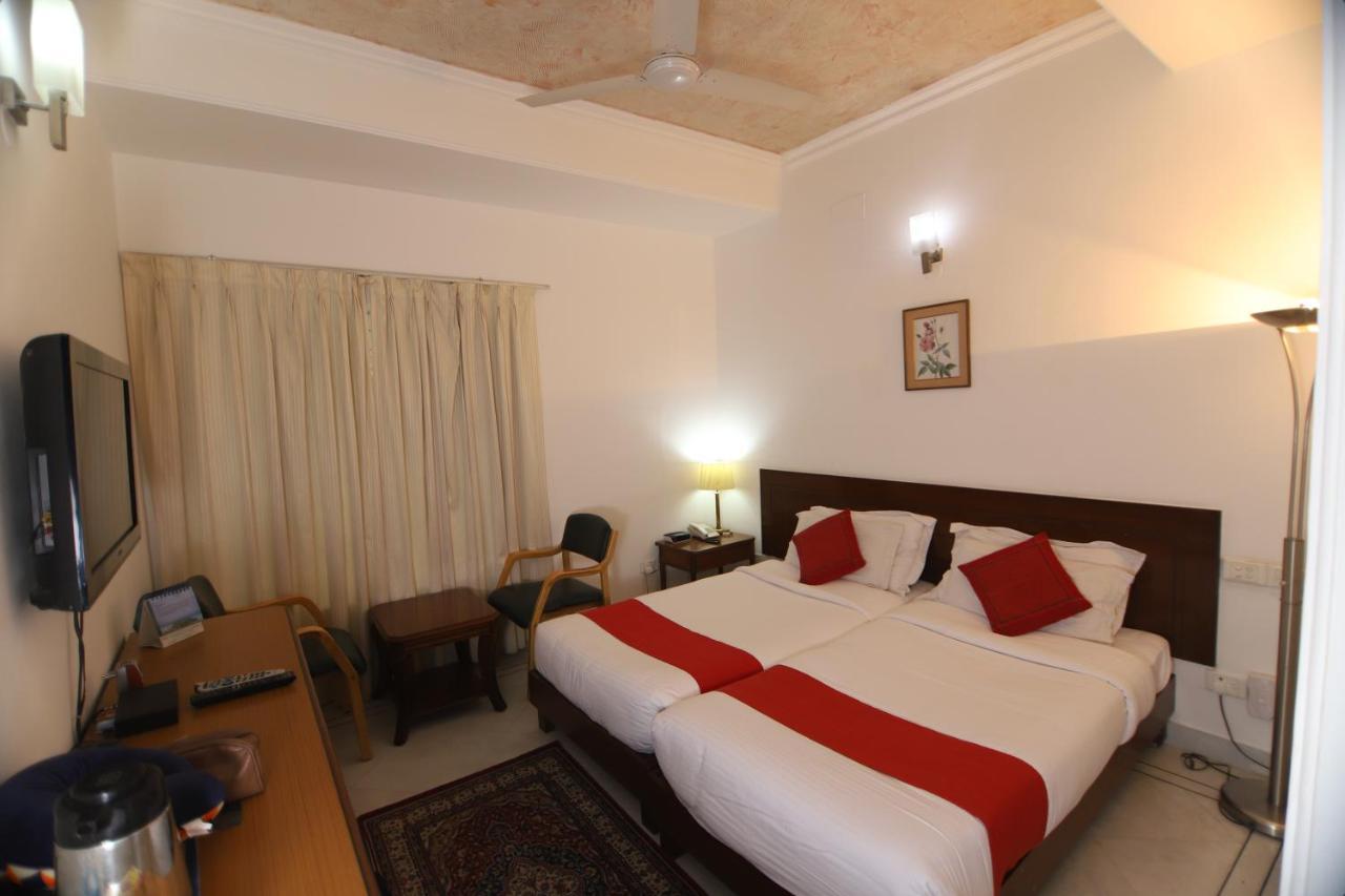 Hotel Palm Greens Nuova Delhi Esterno foto