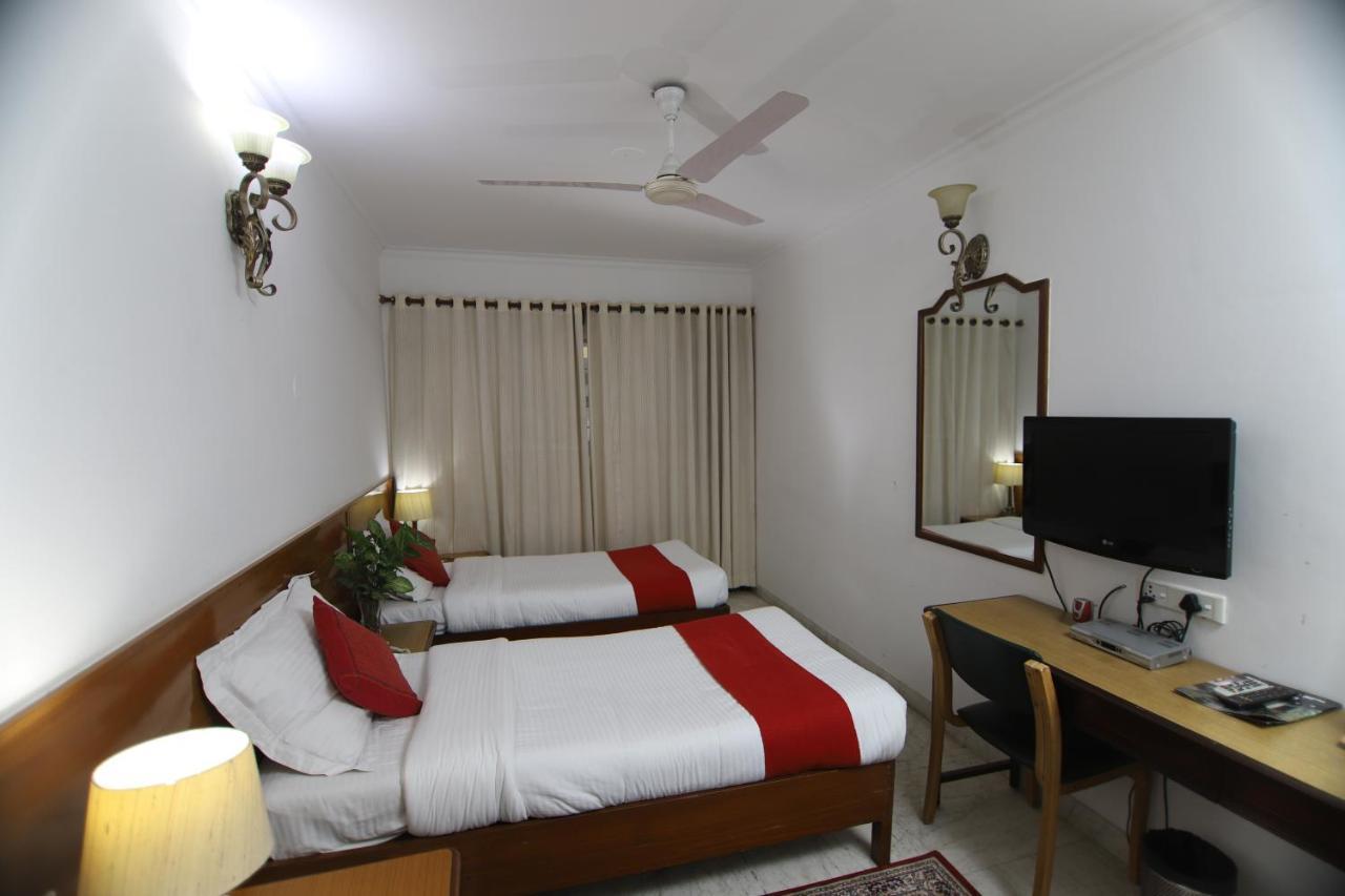 Hotel Palm Greens Nuova Delhi Esterno foto