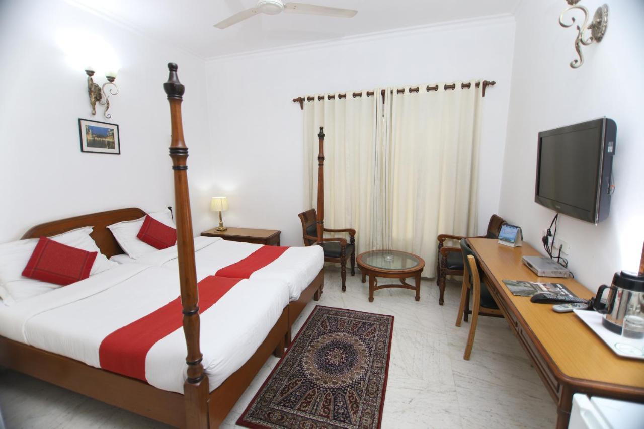 Hotel Palm Greens Nuova Delhi Esterno foto